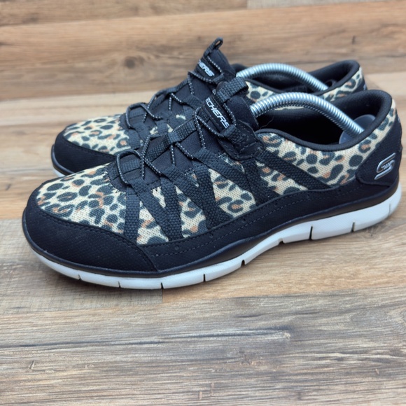 Skechers women size 8 Leopard Print Sneakers with Black slippers on shoes - Picture 2 of 9